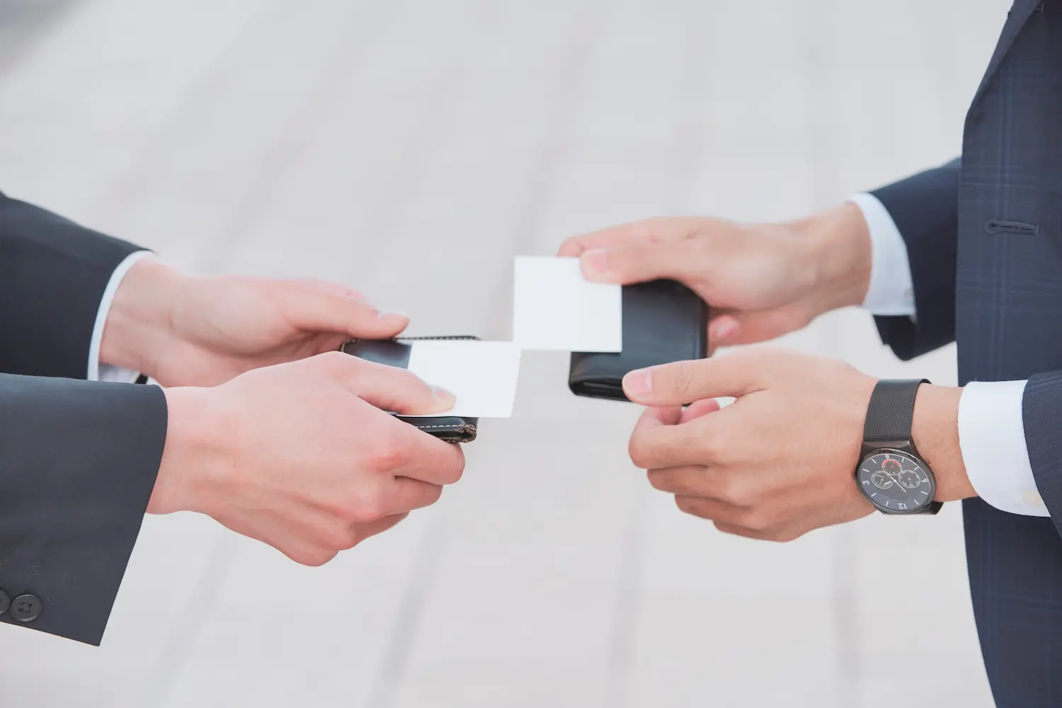 名刺交換の重要性と役割